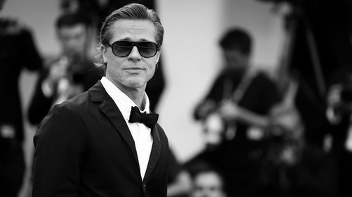 Brad Pitt fojtogatta a saját gyerekét, és alkohollal locsolta le a többit