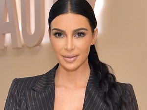 Kim Kardashian 39 évesen is legdögösebb anyuka ebben latex-szettben