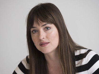 A magyar divatmárka, amiért Dakota Johnson is rajong: A színésznő Nanushkában