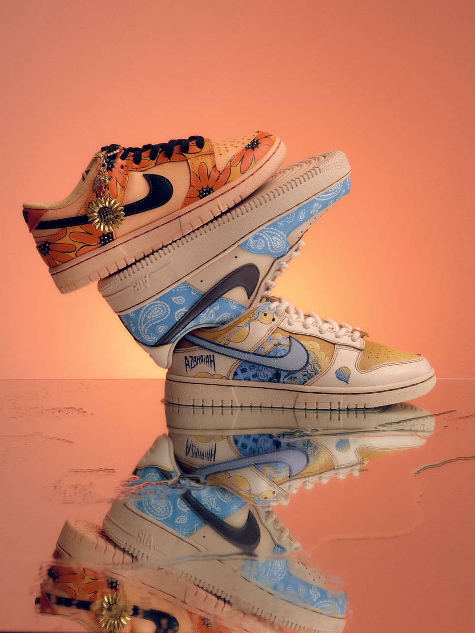 Fuzik Adél dizájnban alapvetően a reneszánsz ihletést vegyíti neonszínekkel és a graffitis, streetstyle elemekkel