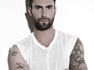 Adam Levine újabb trófeabarátnője