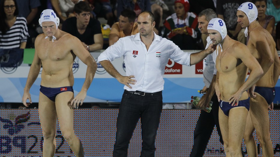 íBályeggel tiszteleg Benedek Tibor emléke előtt a Magyar Posta a vizilabdázó, edző születésének 50. évfordulója alkalmából