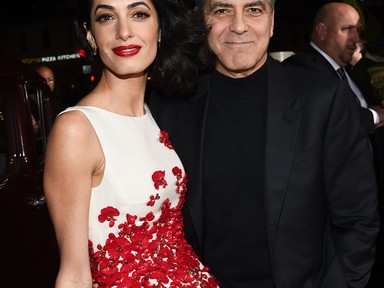 Tökéletes pár: Amal Clooney ruhája egy álom!