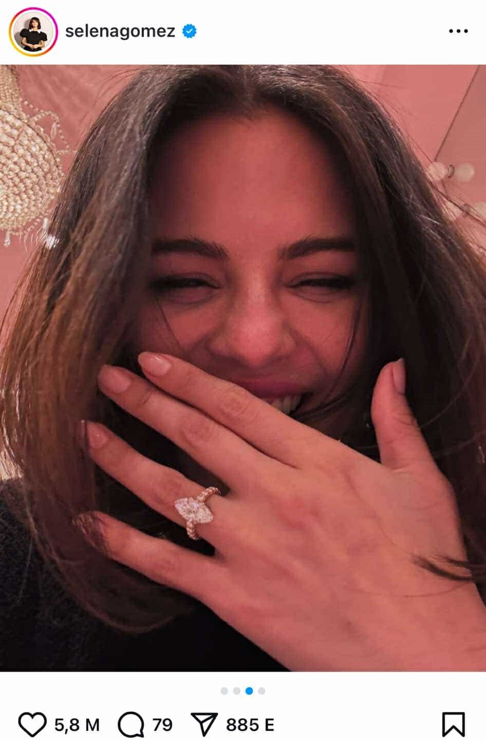 Csak úgy ragyog a boldogságtól Selena Gomez