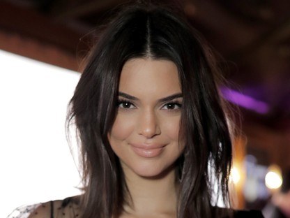 Úgy tűnik, a vad képeket posztoló Kendall Jenner és a sztár-dj nagyon összemelegedtek