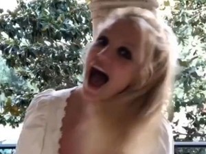 Itt van Britney Spears giga karácsonyfája, ami valósággal zabálja az energiát