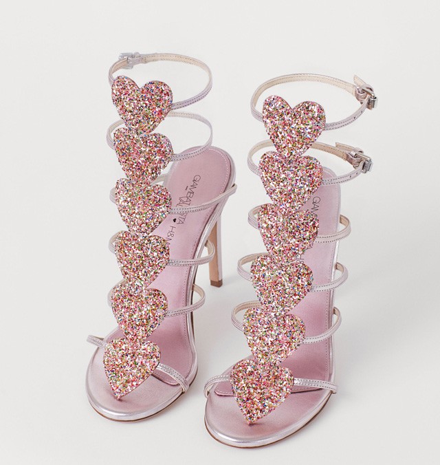 Kövekkel kirakott szandál - 59 995 Ft