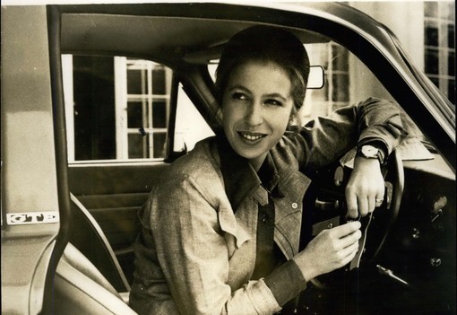 A 74 éves Anna hercegnő szépsége beragyogta a palotát - Így nézett ki fiatalon Erzsébet királynő lánya