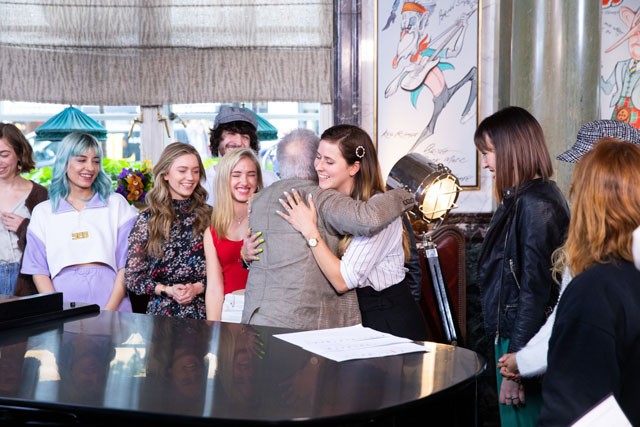 Hatalmas siker: Laudon Andi szinkronszínész is énekel az Aladdin musical új klipjében