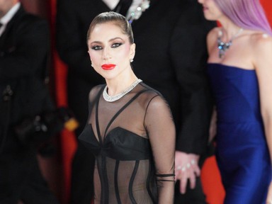 Elesett egy fotós az Oscar-gála vörös szőnyegén, Lady Gaga azonnal rohant is segíteni