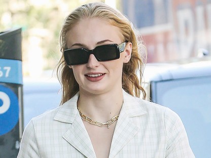Zokni és szandál? Sophie Turner egy nagy divatszabályt szegett meg