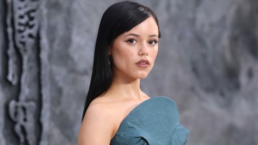 Jenna Ortega élete legapróbb rövidnadrágját viselte, Reese Witherspoon lánya királynőként tündökölt: íme a Dior bemutatóján viselt legemlékezetesebb szettek