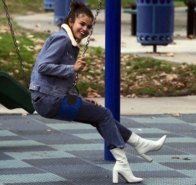 Selena Gomez Clinger bokacsizmában