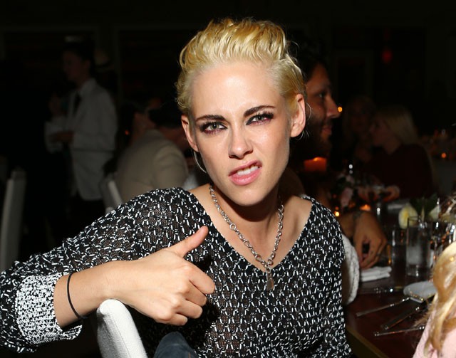 kristen stewart, chanel, táskák szem, karikás szem, parti, fiús frizura, fiús ruha