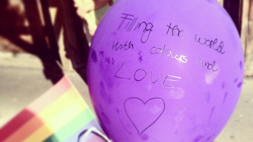 Melegnek lenni nem érdem