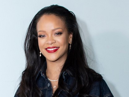Rihanna egy igazi szexi domina ebben a bőrszettben