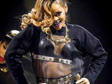 Rihanna meredek színpadi szettje