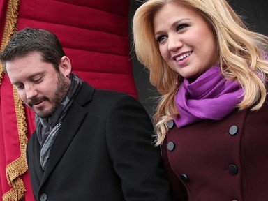 Kelly Clarkson nem terhes és nem lesz esküvő!