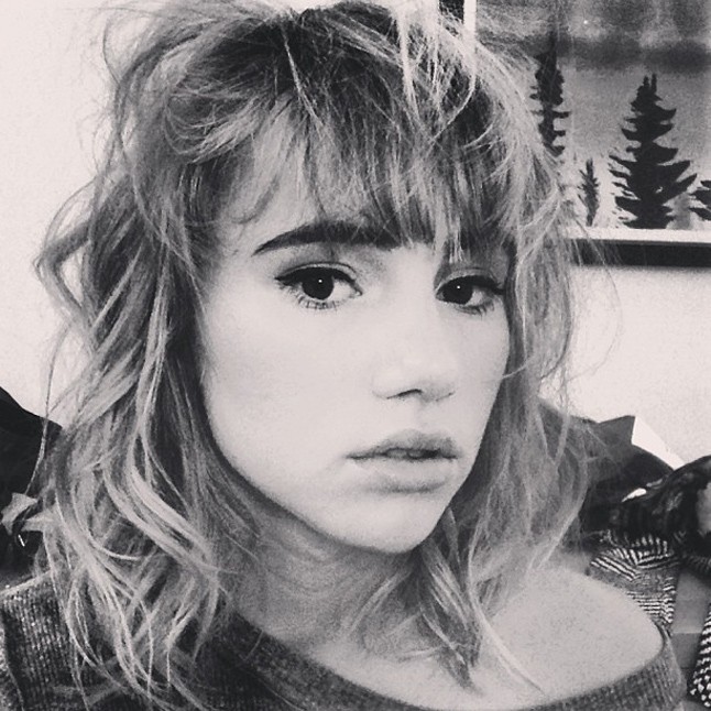 Suki Waterhouse borzosan sem szégyelli magát.