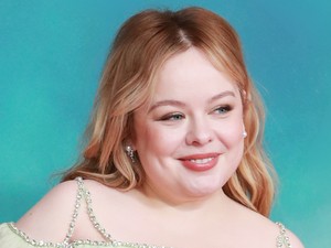 A Bridgerton sztárja, Nicola Coughlan élete legszebb ruhájában tündökölt a vörös szőnyegen