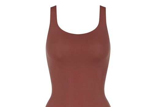 Felejtsd el a fekete színt, megérkezett a méltó utódja - ismerd meg 2024 legtrendibb árnyalatát!