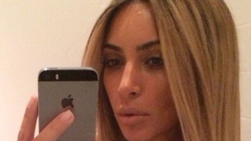 Wow, Kim Kardashian ismét szőke!