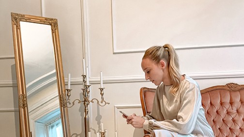 Ma egy fergeteges karácsonyi bemutatón debütál az Asboth alkalmi kollekciója