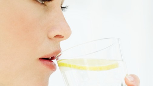 Kezdd a napod citromos meleg vízzel!