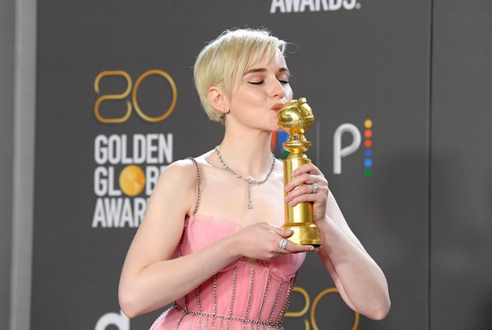 Evan Peters tarolt, de volt néhány kőkemény meglepetés is a 2023-as Golden Globe-on