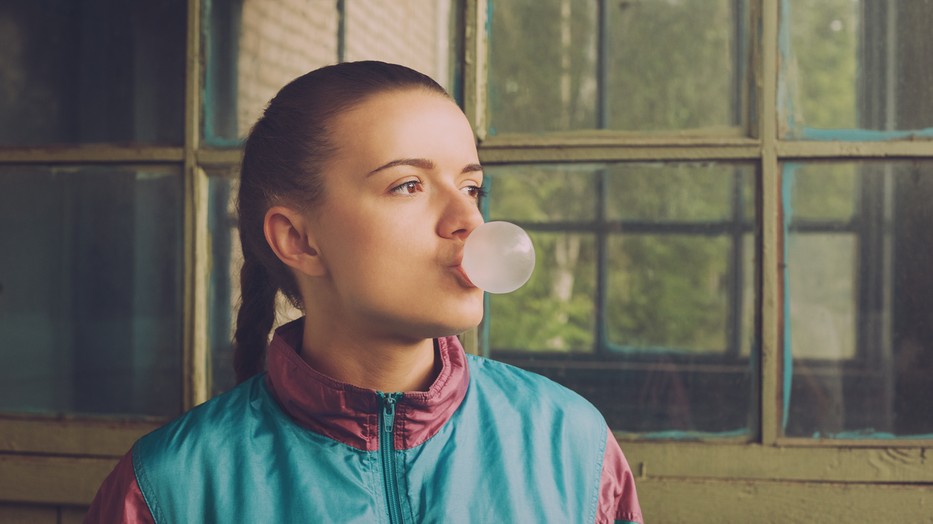 Bársony anyagok, csőtopok, zsebes szoknyák: most akkor tényleg minden visszatér, ami fiatalkoromban divat volt?