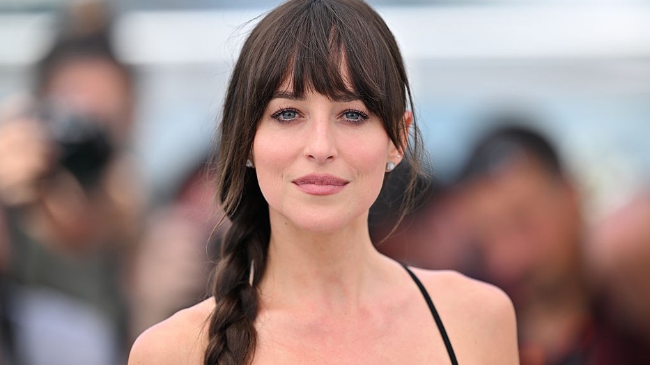 Dakota Johnson élete egyik legmerészebb ruhájában tündökölt