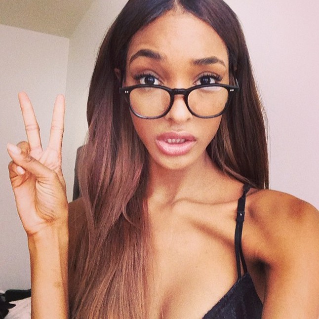Jourdan Dunn: @officialjdunn A modell kisfiáról, fotózásairól és utazásairól oszt meg képeket.