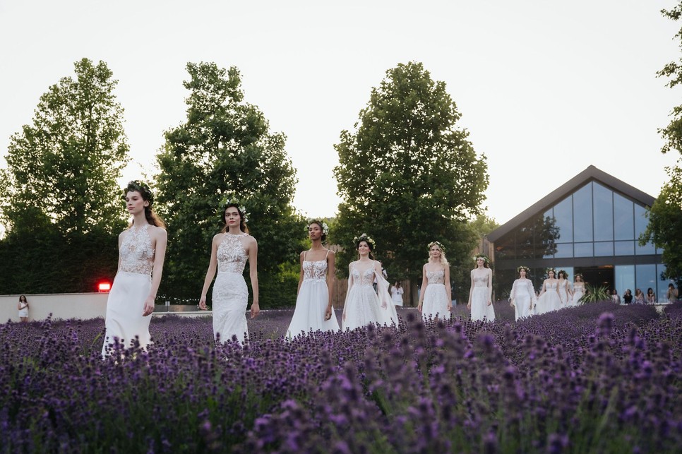 Szebbnél szebb ruhákban vonultak fel a Daalarna MIDSUMMER Fashion Show modelljei