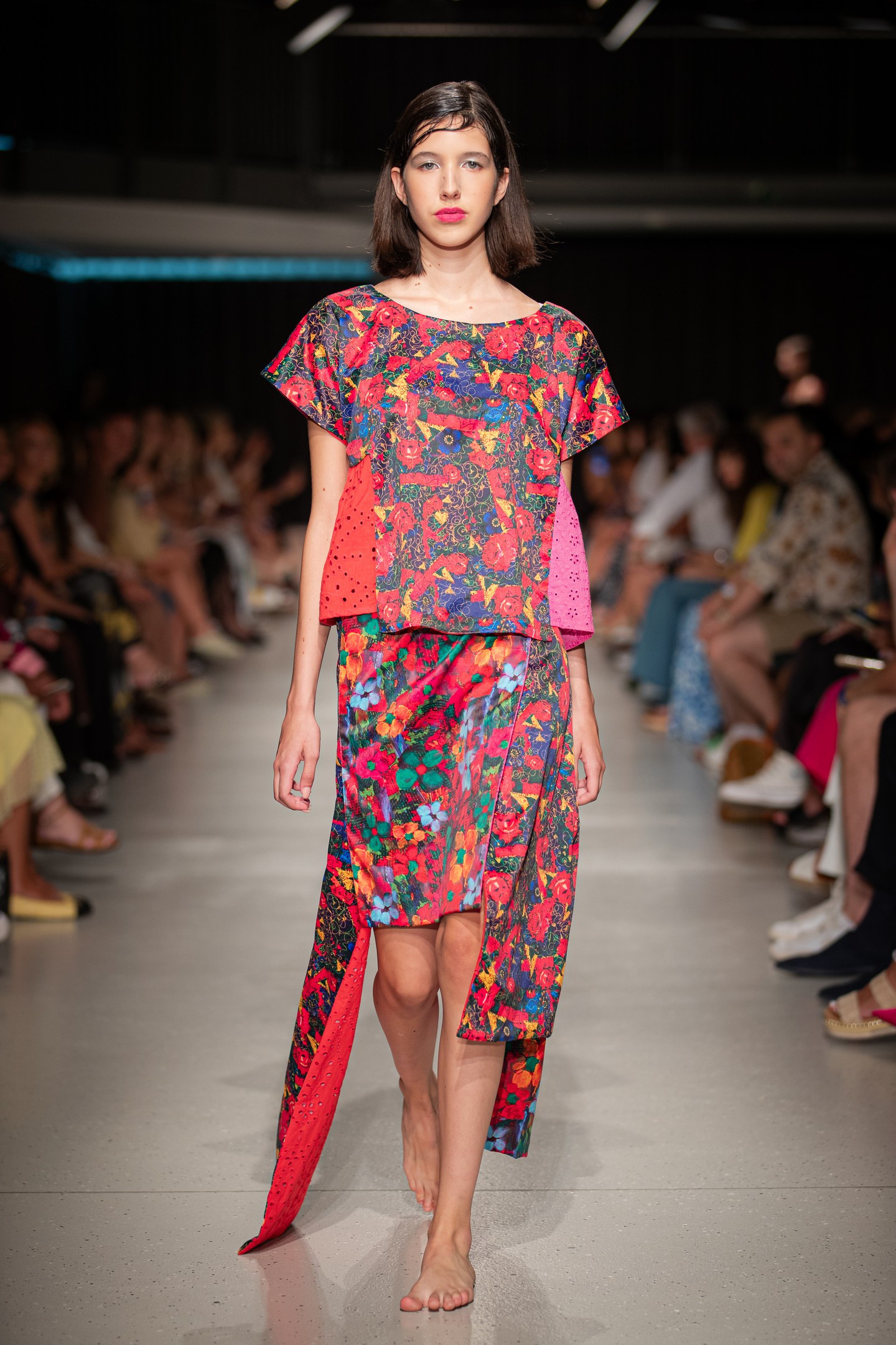 Romani Design 2025 tavasz-nyár kollekciójának bemutatója a BCEFW divathéten