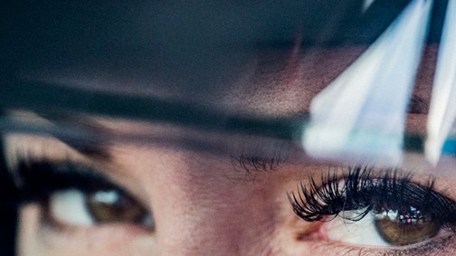 ´A versenypályán nem vagyok se férfi, se nő. Autóversenyző vagyok´