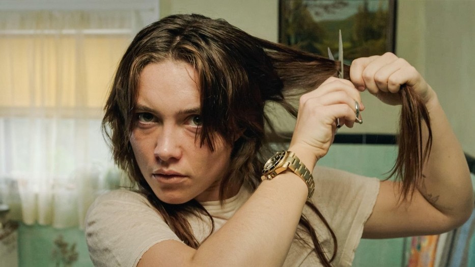 Florence Pugh a kamerák előtt vágta le a saját haját