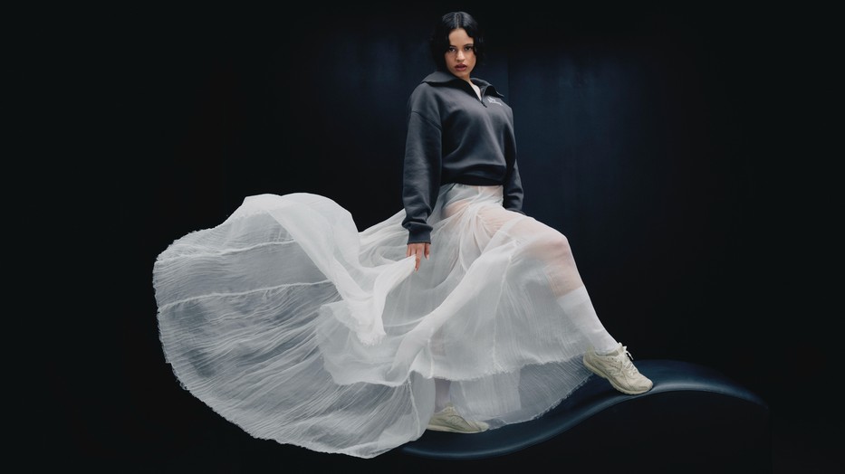 Nosztalgikus 204L New Balance cipők Rosalía jóváhagyásával