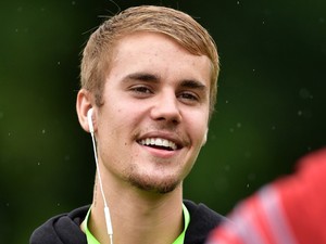 Halálos fenyegetés! Justin Bieber rajongói az internetes zaklatás nagyvadjai