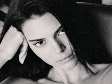 Kendall Jennernek túlságosan melege volt, nem vett fel nadrágot