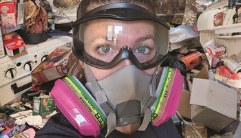 Borzasztó körülmények között élő emberek lakását takarítja Fodor Barbara, a Clean with Barbie megálmodója