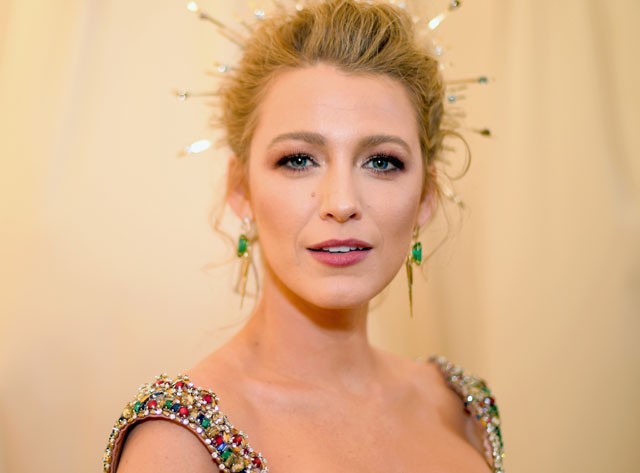 Fogadjunk, hogy soha nem tűnt fel Blake Lively vörös szőnyeges trükkje