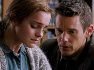 Emma Watson hátborzongató filmben Harry Potteres kollégájával