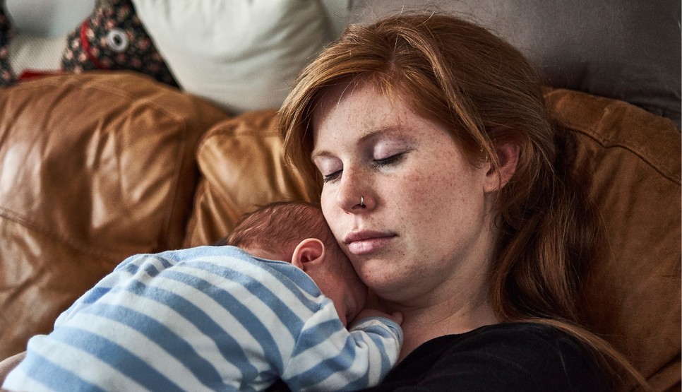 glamour anyaság csecsemő gyerek