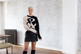 Pulóver: Casual 10.995 Ft; Szoknya: 9.995 Ft Casual  /Fotó: C&A