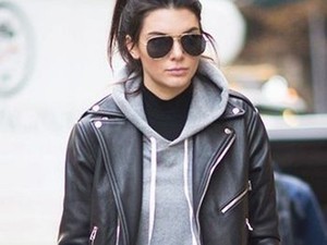 Így viseld a kapucnis pulóvert!