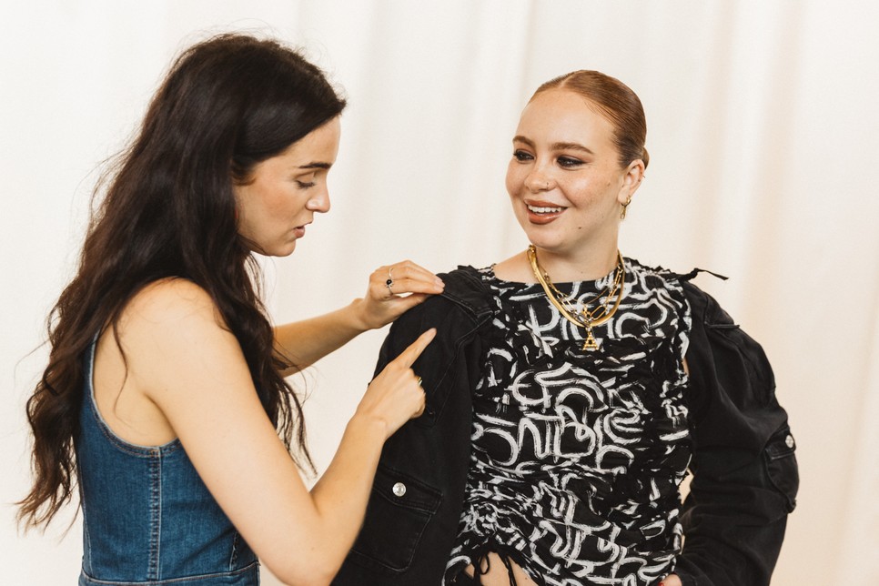 Keller Adél és Victoria Lee a Perwoll divatbemutató ruhapróbáján