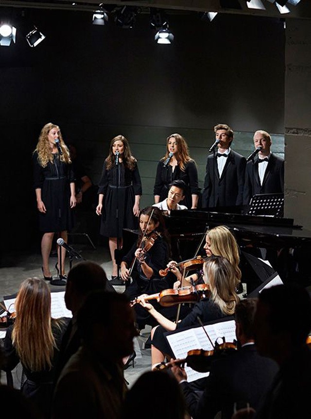 Egy korszak lezárult: A Burberry kreatív igazgatója nagyon stílusosan búcsúzik