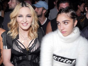 Madonna és a lánya együtt jelentkeztek a sztártervező szexi armadájába