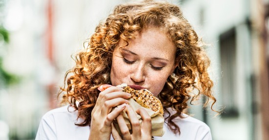Orvos nevezte meg a világ legveszélyesebb szénhidrátját, elképesztő károkat okoz a szervezetben