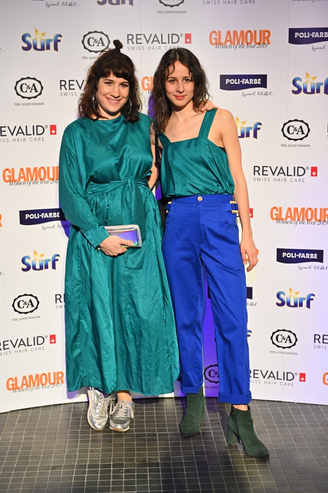 Pátkai Rozina énekesnő Vetlényi Alma ruhájában